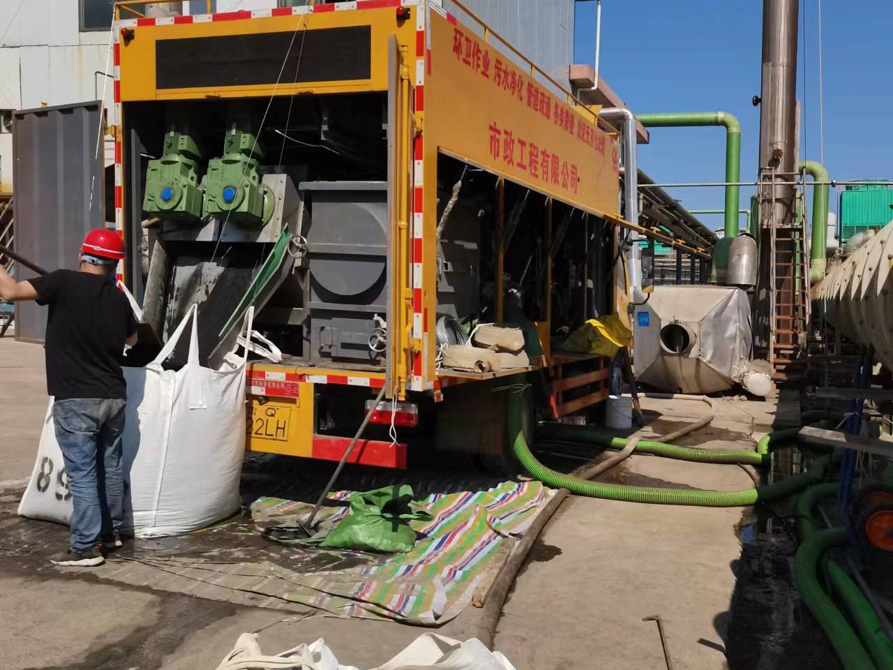 新罗淤泥压干处理