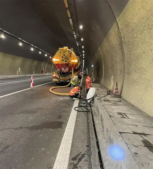 新罗隧道排水渠清淤